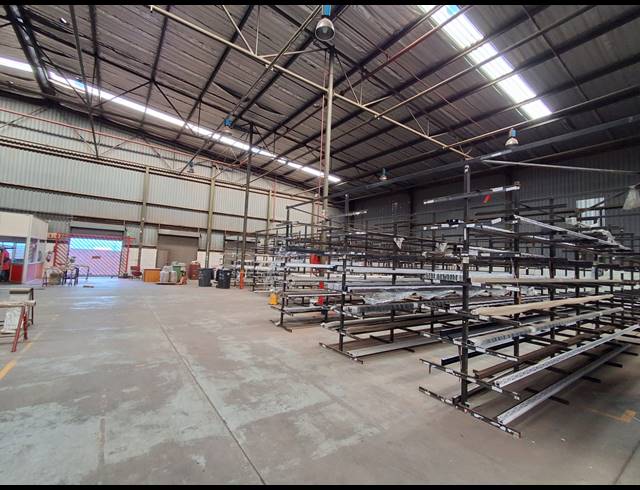 2,400M² WAREHOUSE TO LET IN HERIOTDALE